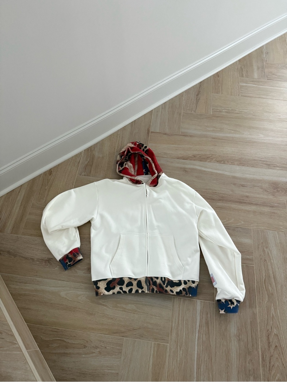 White and cheetah print hoodie